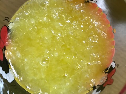 カリンレモングレープフルーツパインの黄色ジュース